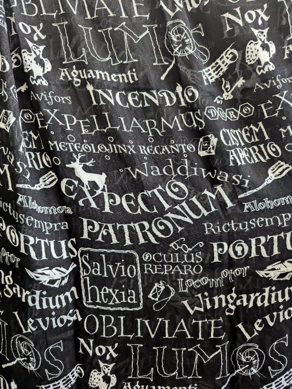 Harry Potter Wizarding World Universal Studios scarf - Picture 3 of 5